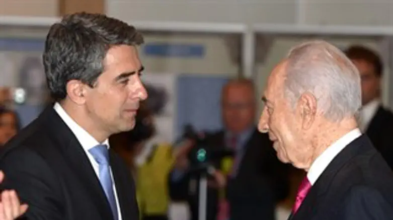 הנשיא פרס עם עמיתו הבולגרי