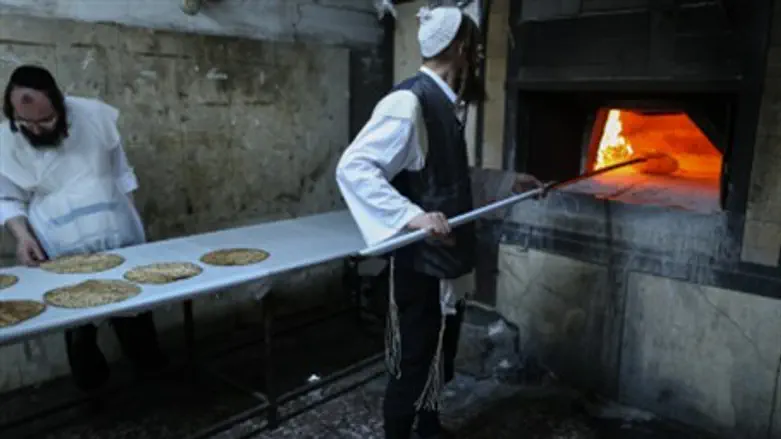 Man baked matzah in Mea Shearim