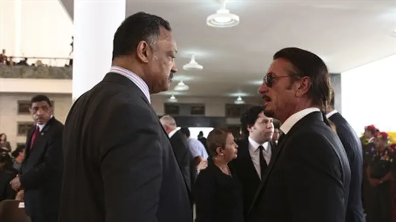 Rev. Jesse Jackson (L) talks with actor Sean