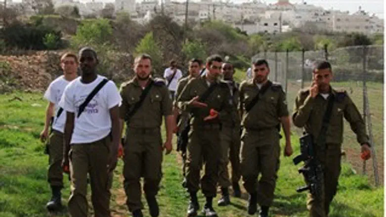 משתתפי הצעדה מיחידתו של מנצור