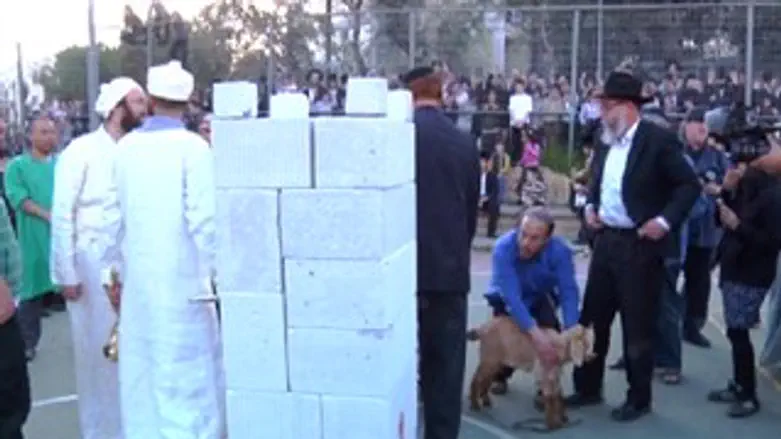 הטקס אשתקד עם איש השירות הווטרינרי