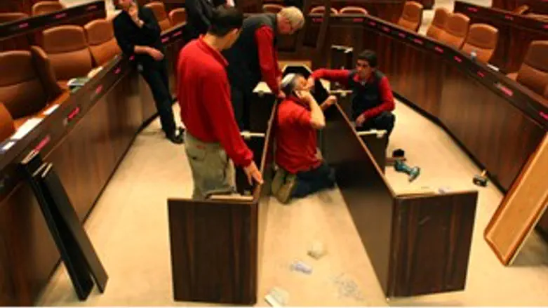 בניית השולחן הקטן. מרץ 2009