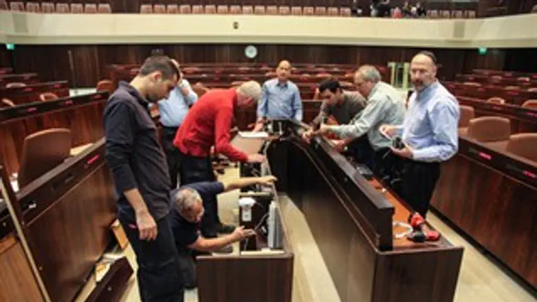 מפרקים את שולחן הממשלה הקטן. אתמול