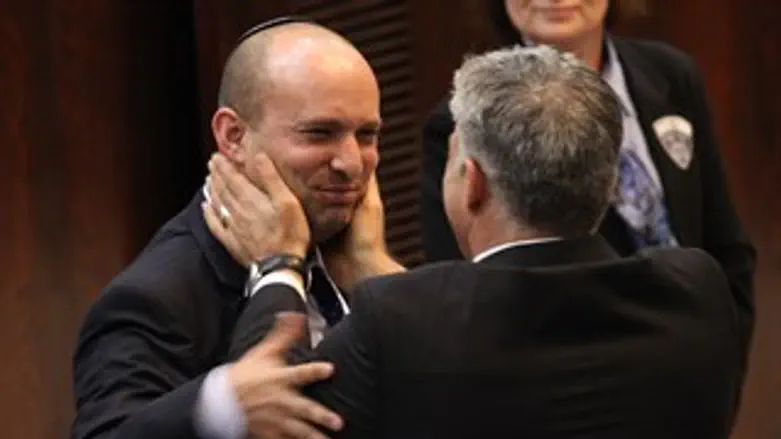 להקשיב לשמאל...