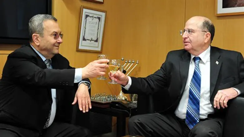 Barak and Yaalon toast the new minister