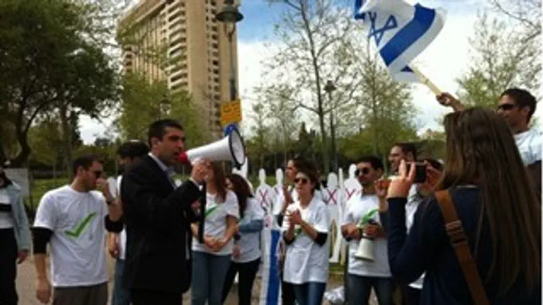 הסטודנטים מפגינים