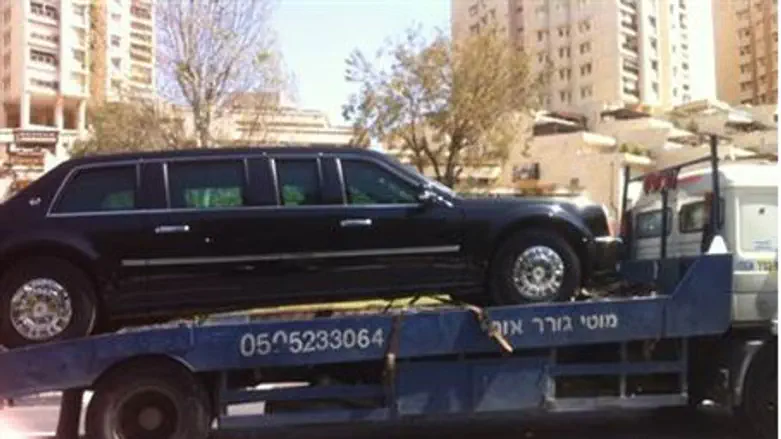Obama's limo is towed