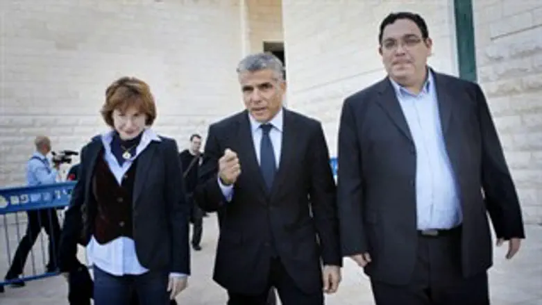 יעמדו מולו? לפיד עם גרמן ופירון