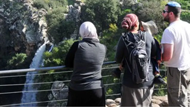 מטיילים. למצולמים אין קשר לידיעה