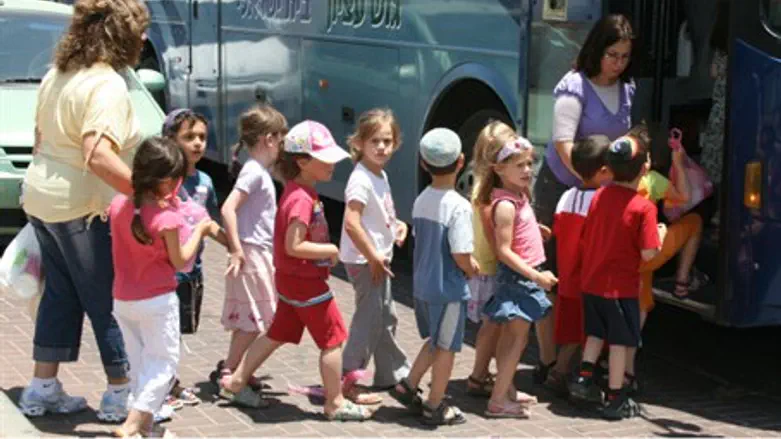 Schoolchildren (illustration)