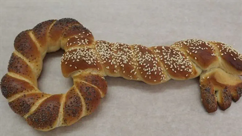 A 'Key Challah'