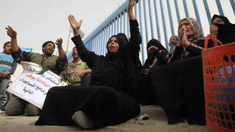 PA Arabs protest the reduction in aid from th