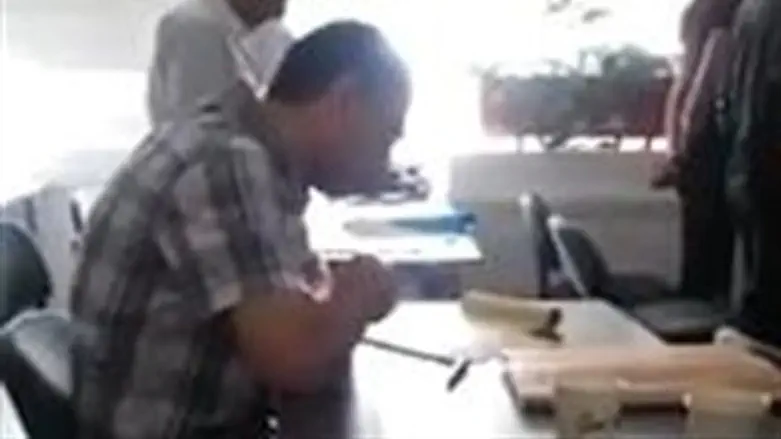 יושב בצפירה