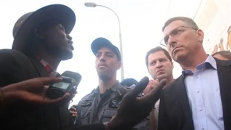 גדעון סער בדרום תל אביב