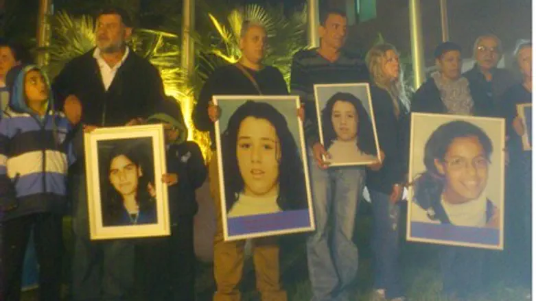 Bereaved parents protest outside Jordanian em