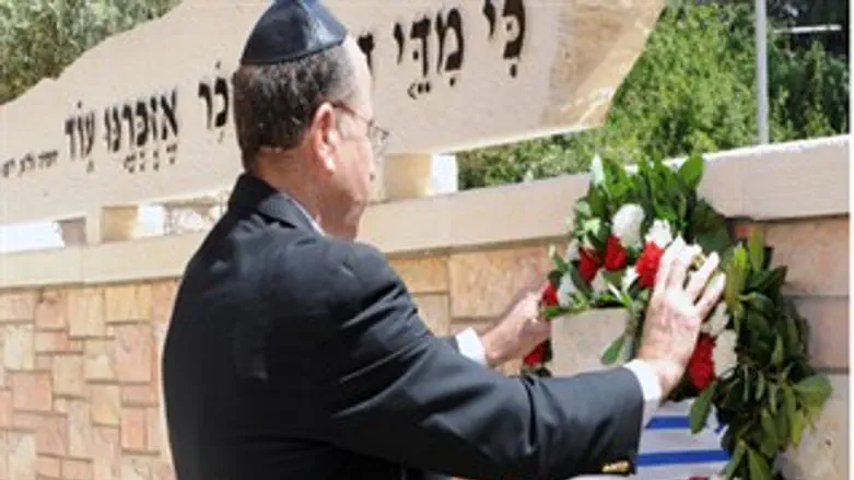 שר הביטחון בטקס