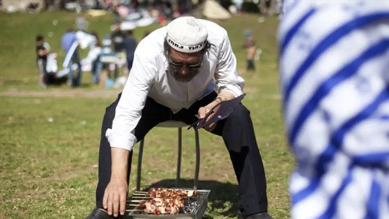 מנגל על האש