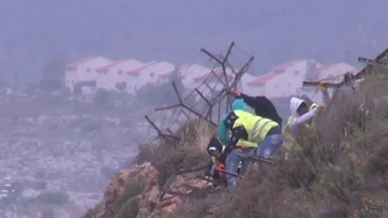 Removing security fence of Ofra