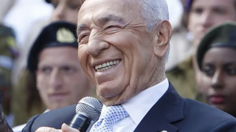 Шимон Перес