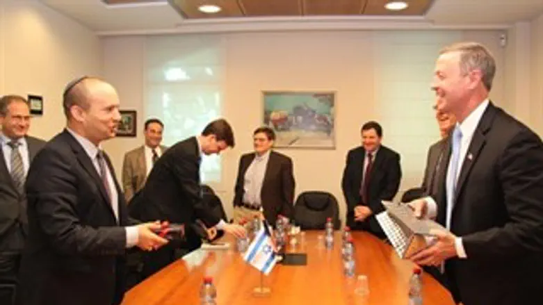 נפתלי בנט ומרטין או'מאלי 