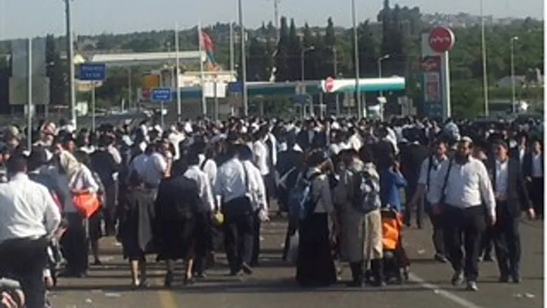 הציבור בדרכו ממירון