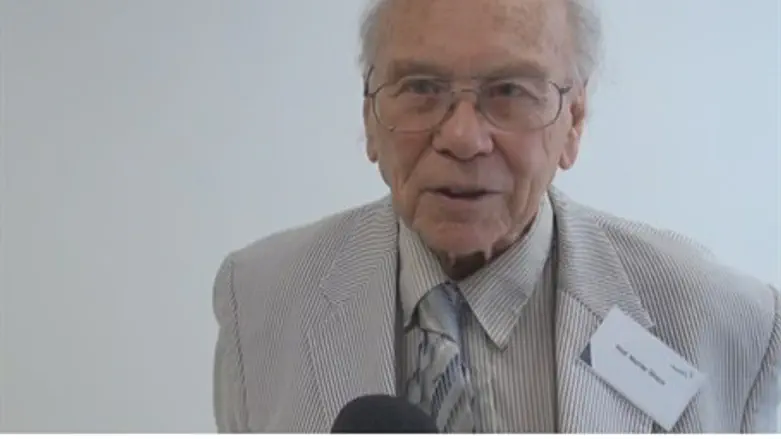 Professor Murray Straus