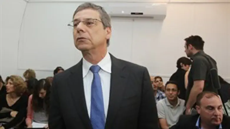 העיד. אילון