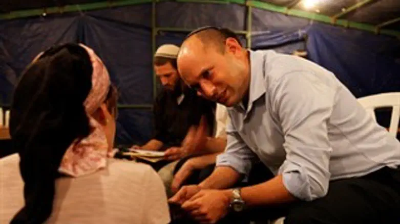 השר בנט בביקור התנחומים.