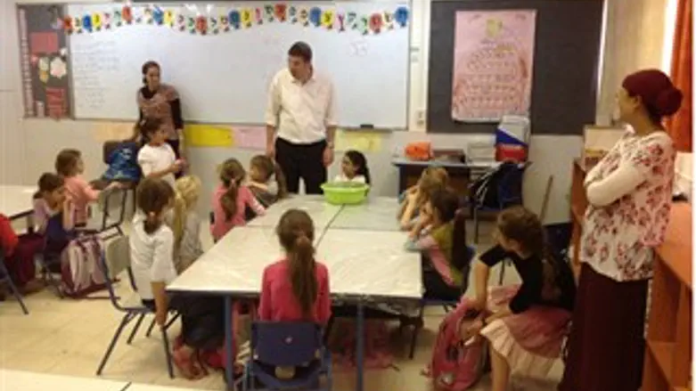 וורצמן בבתי הספר של המפונים