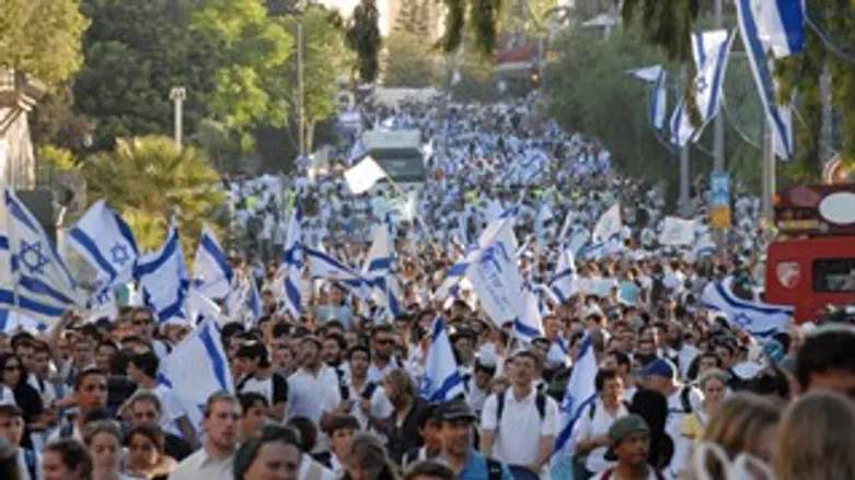 ריקוד הדגלים המסורתי