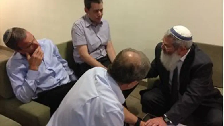 הרב בן דהן ואלעזר שטרן