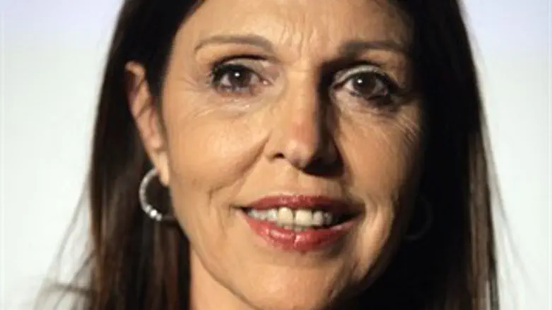 נתבעת. כרמלה