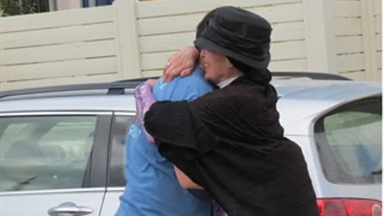 המפגש הכמרגש בין האם לבנה