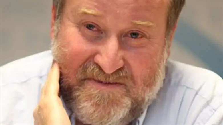 רקע מרשים. אביחי מנדלבליט