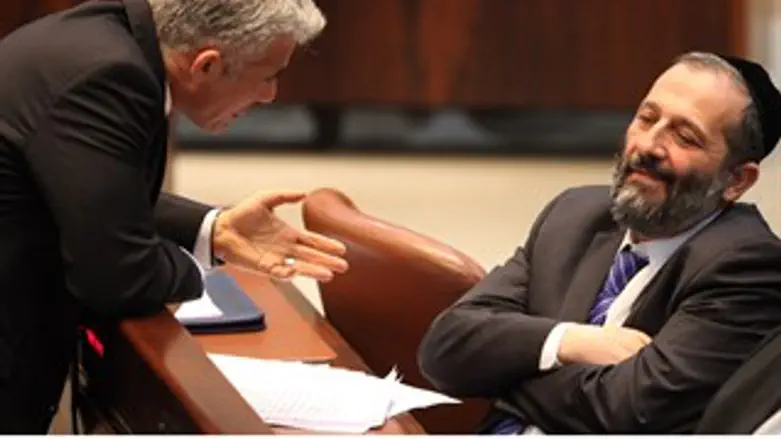 עשה סיבוב. דרעי ולפיד