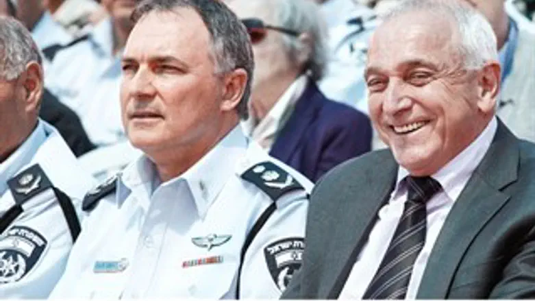 מחליטים. השר אהרונוביץ' והמפכ"ל דנינו