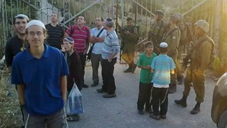 מפגינים בבית אל, היום