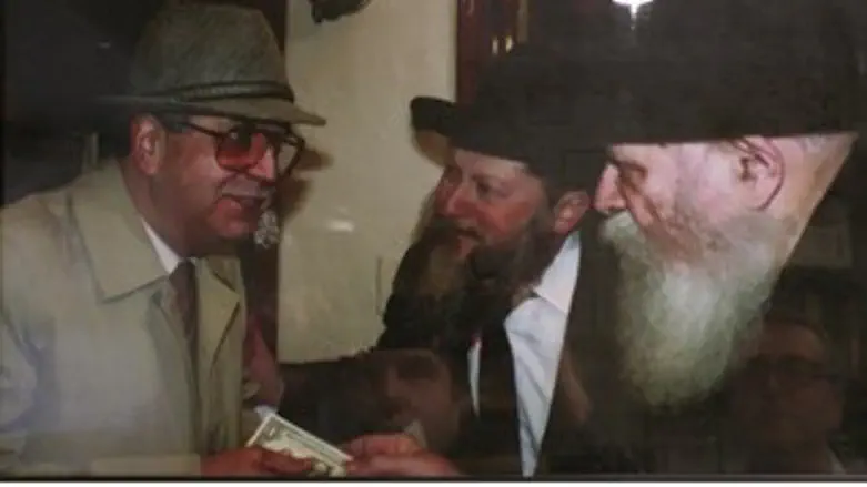 ג'ו עמר עם הרבי מילובביץ'