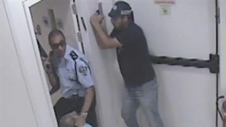 תיעוד ממצלמות האבטחה בבנק בבאר שבע