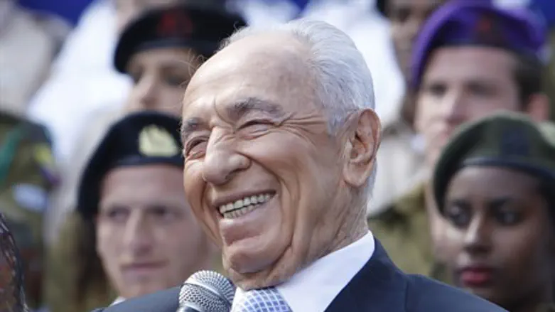 Шимон Перес