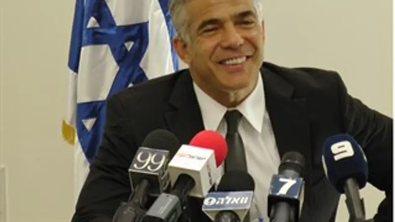 התקציב בדרך. לפיד והרב פירון