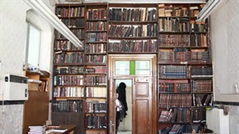 ארון הספרים