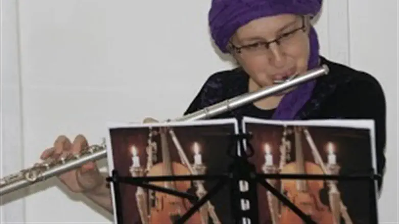 Shevet Achim's Dvorah on Flute