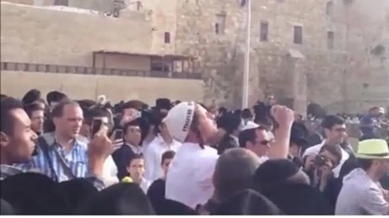Hareidim protest against 'Women of the Wall'