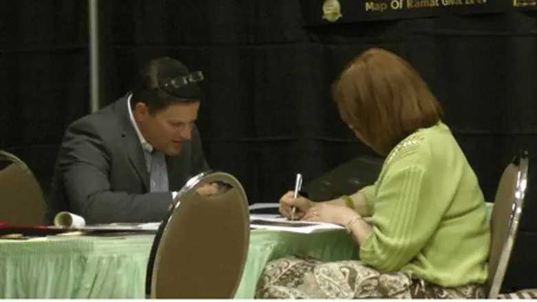 Nofei Israel buyers at the housing fair