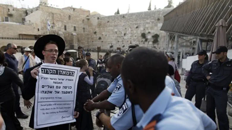 Полиция и демонстранты у Западной Стены