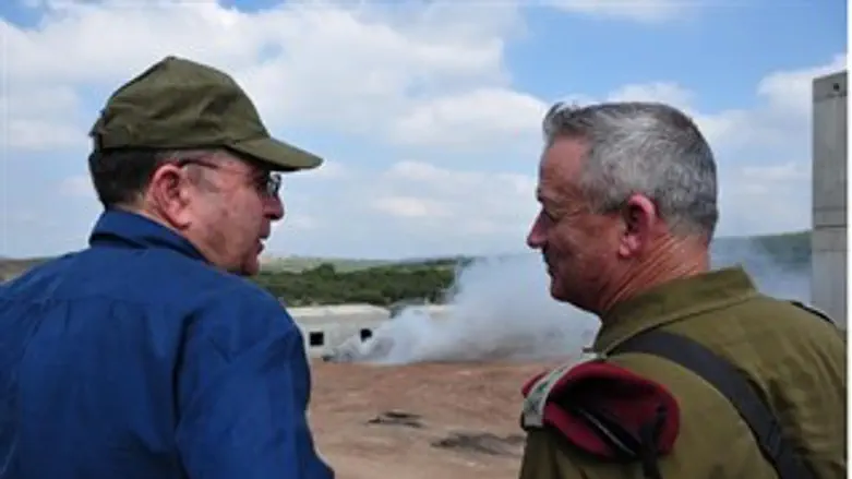 שר הביטחון בתרגיל של גדוד מילואים בבסיס האימו