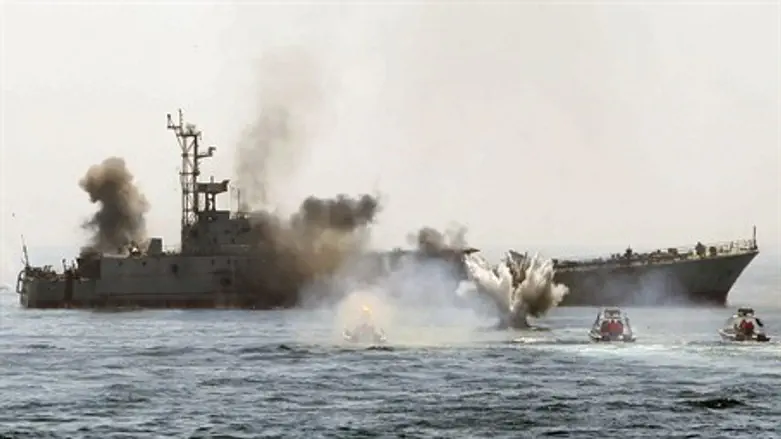 Iranian destroyer in Persian Gulf (file)
