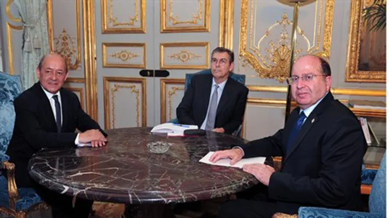 Defense Minister Moshe Yaalon with French min