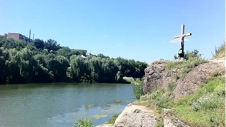 הצלב שהוצב באומן